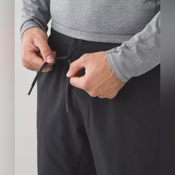 Lululemon Men’s T.H.E. Short *Linerless 11" | Color: Black | PRELOVED!!👟🏋️ - Picture 4 of 16